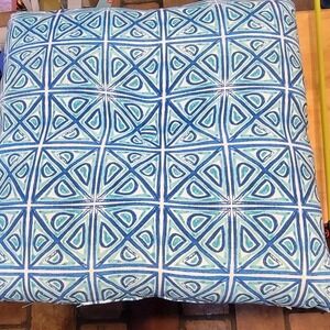 At Home Everyday Blue White Paisley Tufted Square Chair Floor Cushion Seat Pad